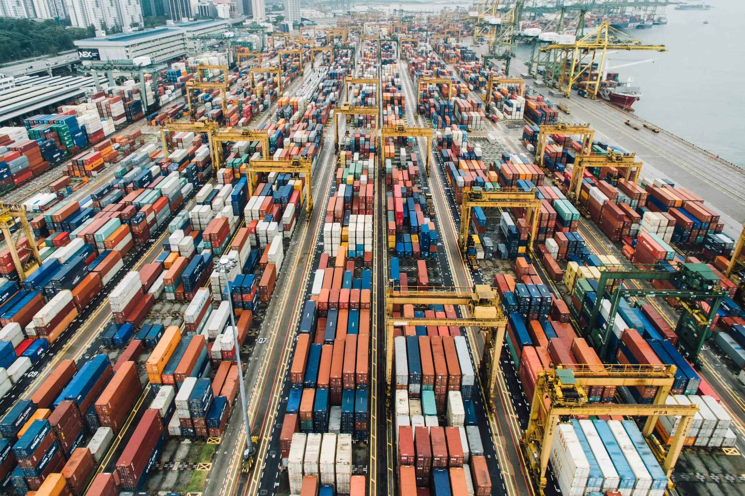 How blockchain technology can improve the logistics industry